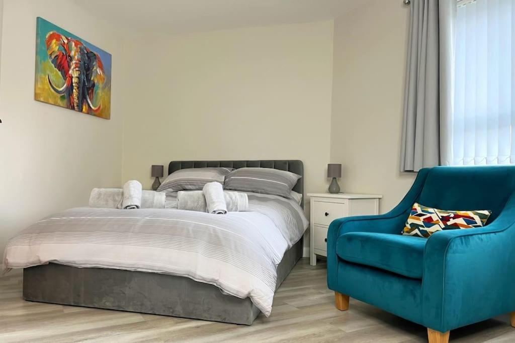 Apartamento Royal Haven Hillsborough Exterior foto